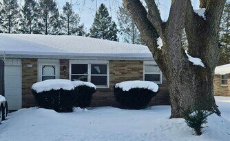 3974 Anna Dr in St. Joseph, MI - Building Photo