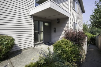 Queen Anne Triplex Seattle, WA in Seattle, WA - Building Photo - Building Photo