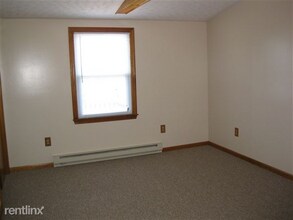 246 Crown St in Bristol, CT - Building Photo - Building Photo