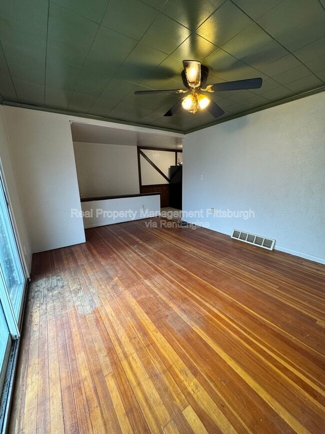 2837 Capitol St in White Oak, PA - Building Photo - Building Photo