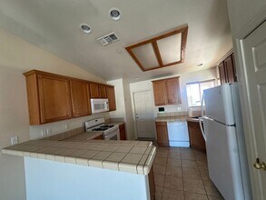 6736 Mt Lassen Ave in Joshua Tree, CA - Building Photo - Building Photo
