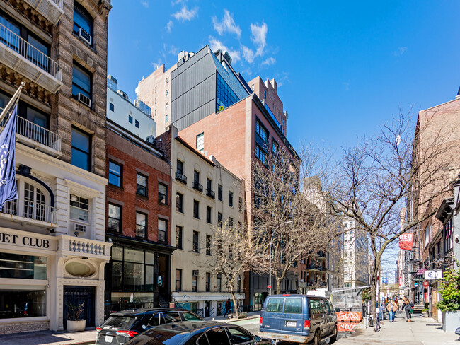 12 E 13th St in New York, NY - Building Photo - Building Photo