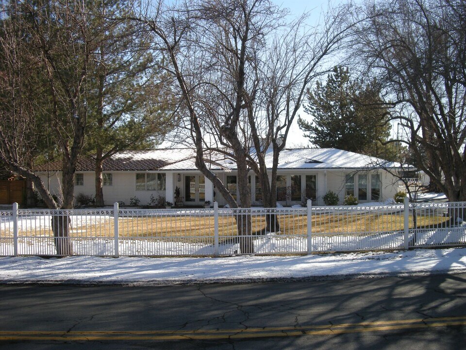 990 Del Monte Ln in Reno, NV - Building Photo