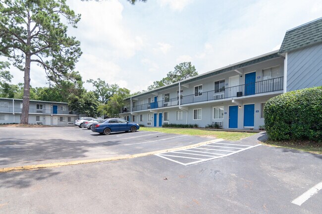 2765 W Tharpe St in Tallahassee, FL - Building Photo - Building Photo