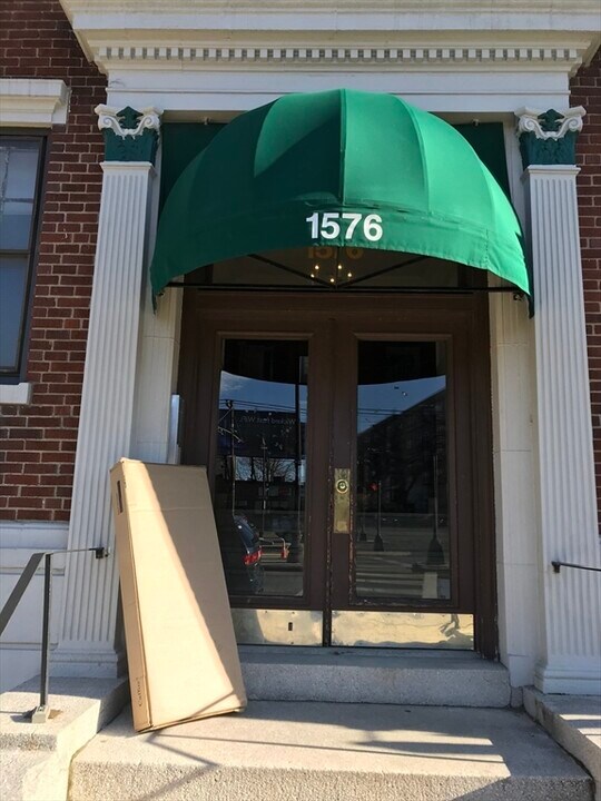 1576 Commonwealth Ave in Boston, MA - Building Photo
