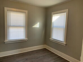 100 Summit St in Waterloo, IA - Building Photo - Building Photo