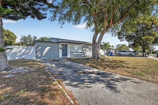 6791 Scott St in Hollywood, FL - Building Photo