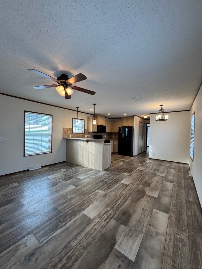 2372 Maple Dr in Fenton, MI - Foto de edificio - Building Photo