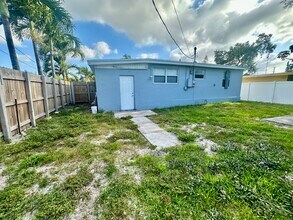 6034 SW 39th St in Miramar, FL - Building Photo - Building Photo