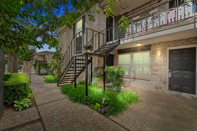 7900 Westheimer Rd in Houston, TX - Building Photo - Building Photo