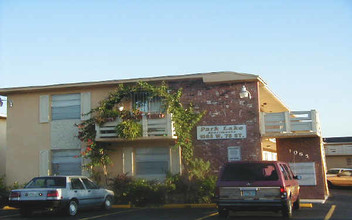 Park Lake Apartments in Hialeah, FL - Foto de edificio - Building Photo