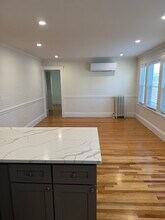 63 Raymond Ave in Somerville, MA - Foto de edificio - Building Photo