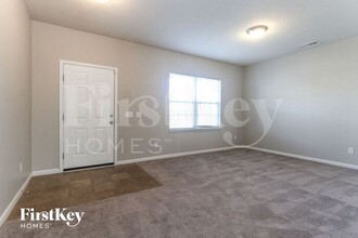 12615 Cold Stream Rd in Noblesville, IN - Foto de edificio - Building Photo