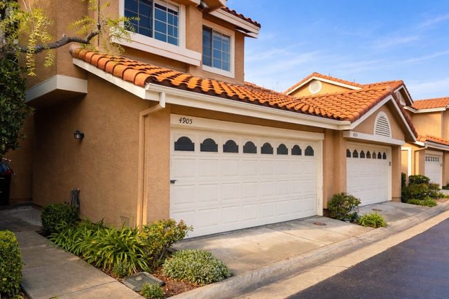 4905 Santo Dr in Oak Park, CA - Building Photo - Building Photo