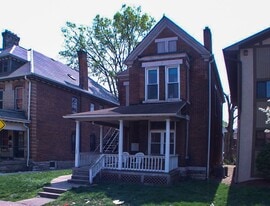 133 W 10th Ave in Columbus, OH - Building Photo