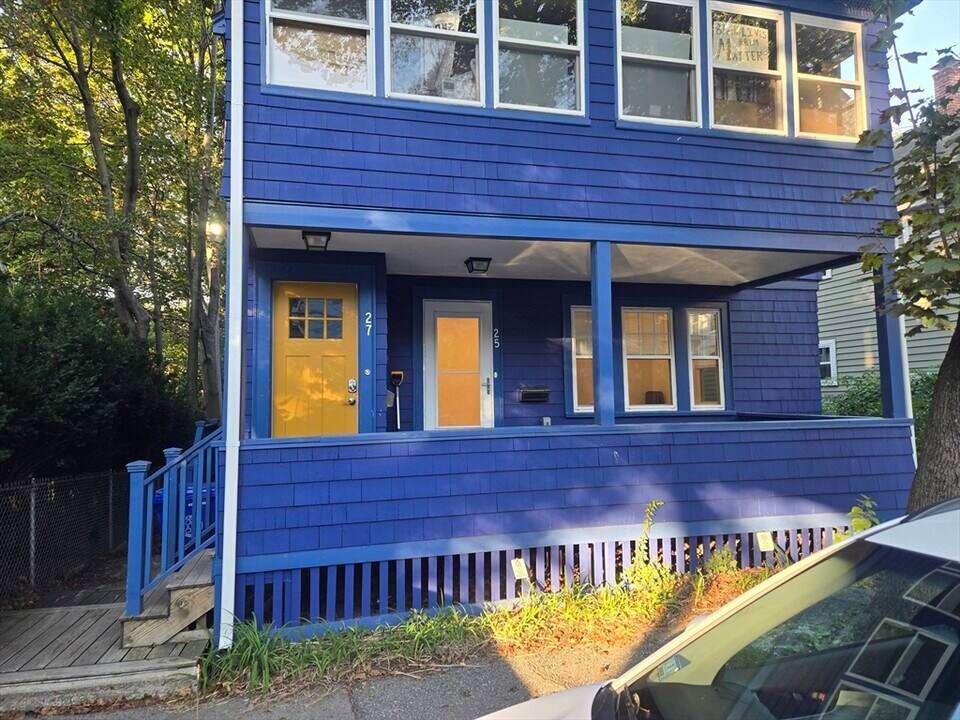 25 Laurel St in Arlington, MA - Building Photo