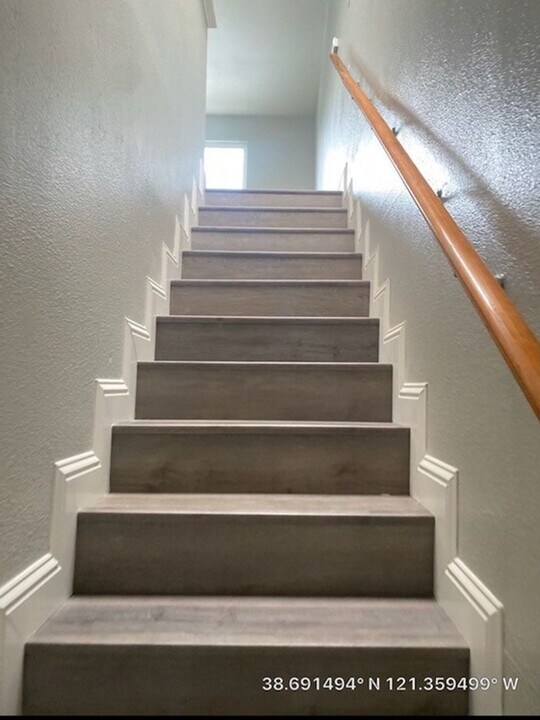 6870 Butterball Way in Sacramento, CA - Building Photo