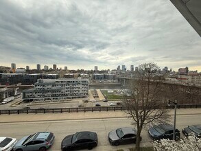 528 E Glover Ave, Unit Lower in Milwaukee, WI - Foto de edificio - Building Photo