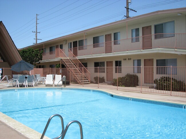 Kensington Apartments in Torrance, CA - Building Photo - Building Photo