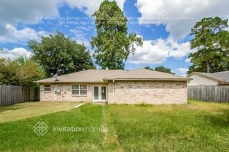 7022 Fox Knoll Ln in Humble, TX - Foto de edificio - Building Photo