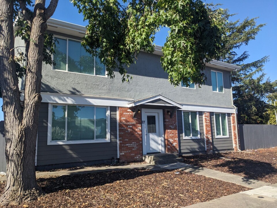 27 Panorama Dr in Vallejo, CA - Building Photo