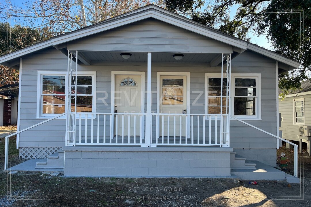 470 Bay Shore Ave in Mobile, AL - Building Photo