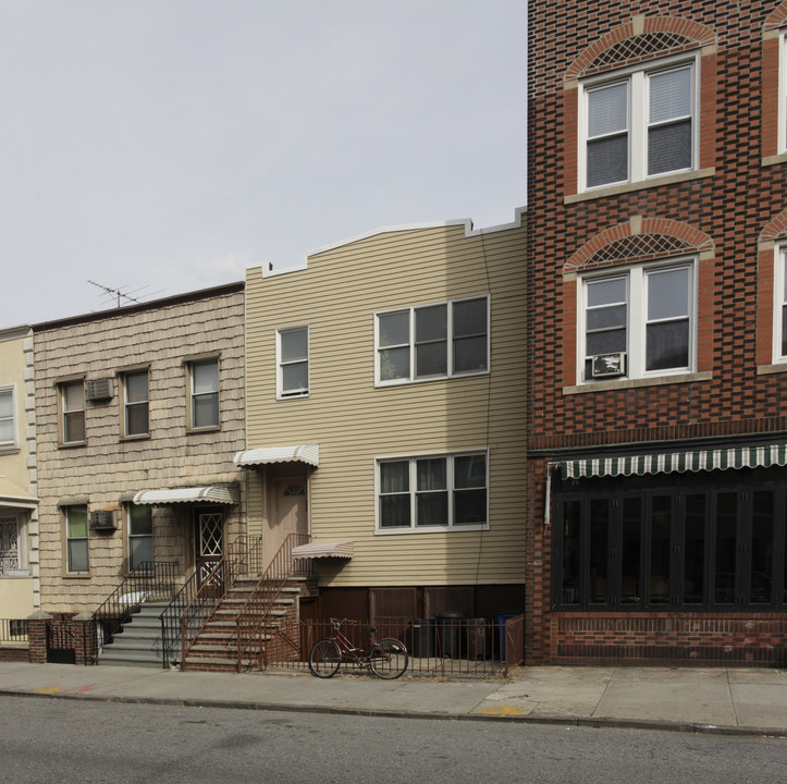 504 Lorimer St in Brooklyn, NY - Building Photo