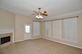 18455 Yellowstone Trail in Humble, TX - Foto de edificio - Building Photo
