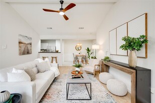 12706 Heinemann Dr in Austin, TX - Building Photo