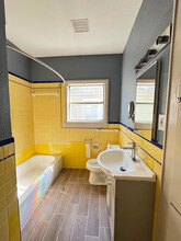Room in House on E Elmira St in San Antonio, TX - Building Photo - Building Photo