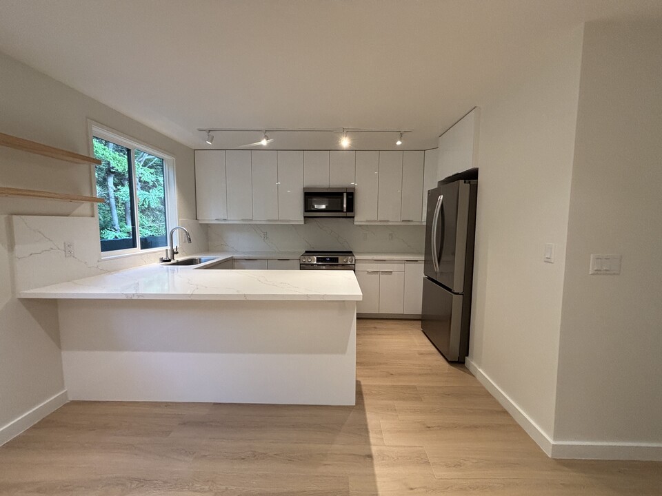500 Kawaihae St in Honolulu, HI - Building Photo