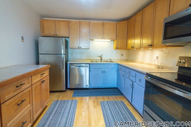 11 Cogswell Ave in Cambridge, MA - Building Photo - Building Photo