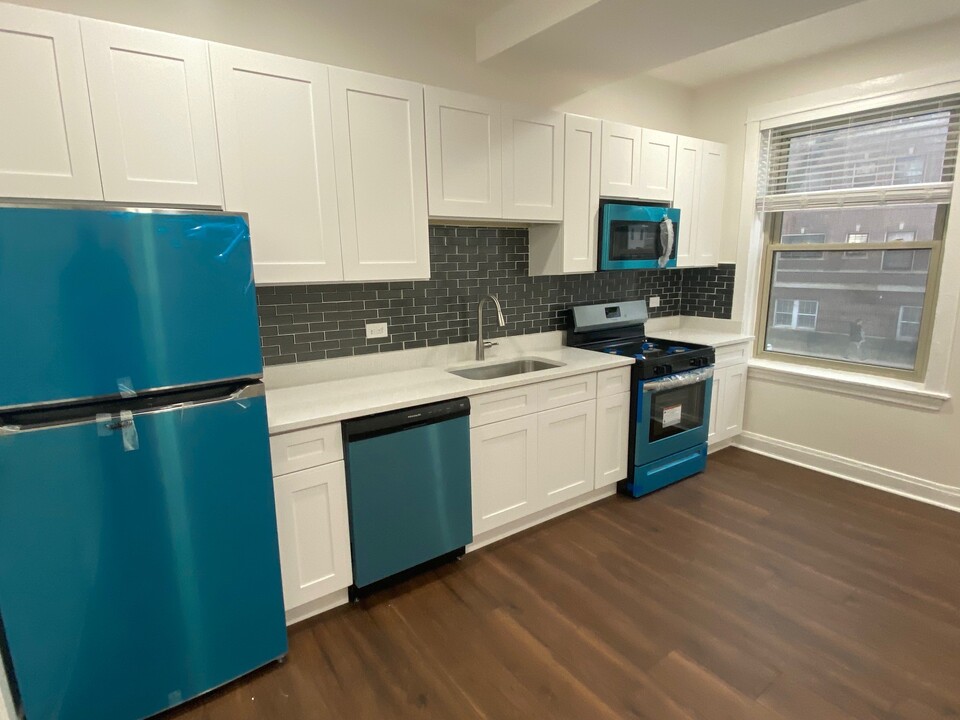 1425 W Albion Ave, Unit 1 in Chicago, IL - Building Photo