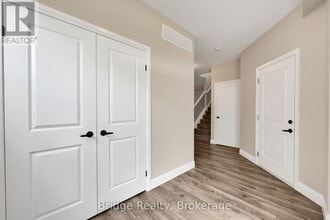 66 Cash Cres in Ingersoll, ON - Building Photo - Building Photo