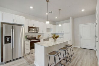 Ascend At Black Canyon in Phoenix, AZ - Building Photo - Building Photo