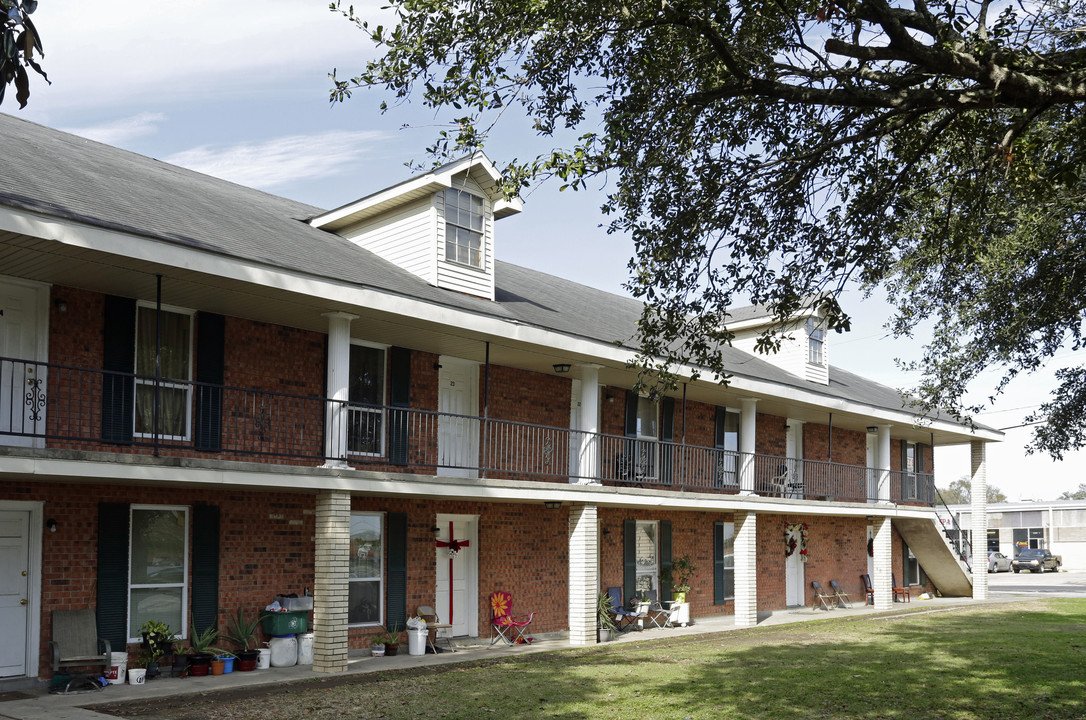 The Colonial Apartments in Marrero, LA - Building Photo