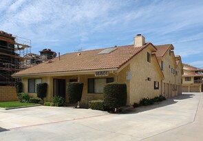 16801 Roosevelt Ln in Huntington Beach, CA - Building Photo
