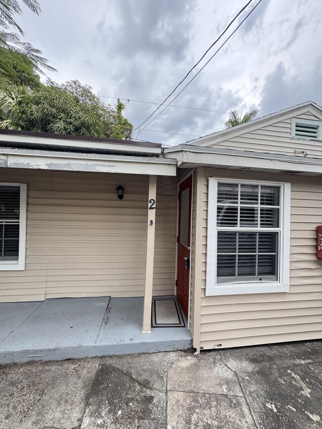 property at 943 Almeria Rd