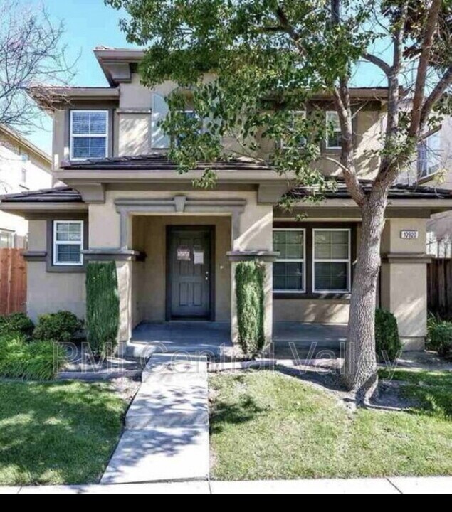 10920 Honeysuckle Way in Stockton, CA - Foto de edificio