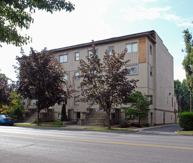 Ulman Manor in Williamsport, PA - Foto de edificio - Building Photo