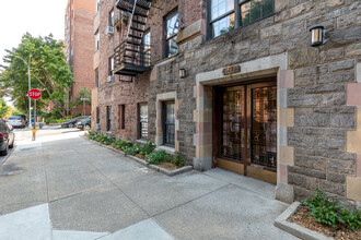 50 Park Terrace W in New York, NY - Building Photo - Building Photo