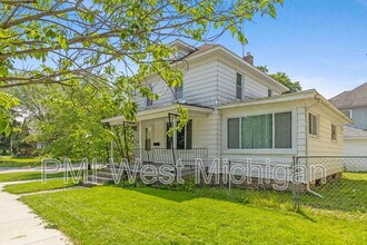 1200 Jackson St NW in Grand Rapids, MI - Building Photo - Building Photo