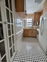 17 Hammond Pond Pkwy in Newton, MA - Building Photo - Building Photo