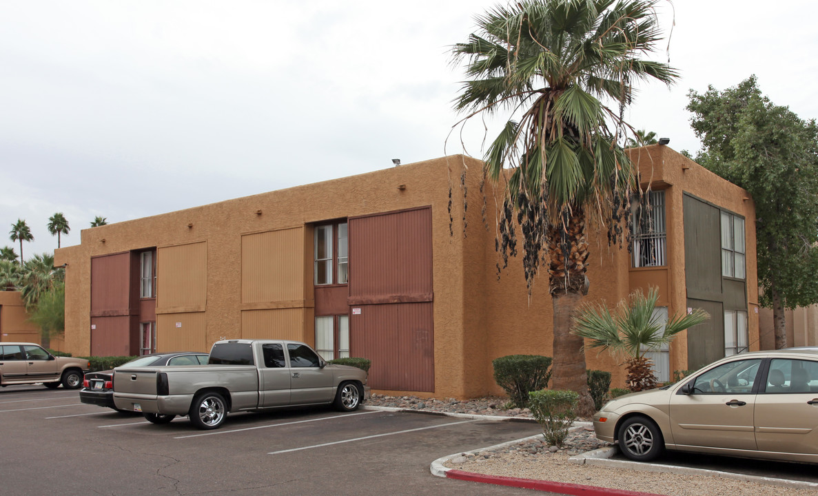 Aztec Villa Apartments in Phoenix, AZ - Building Photo