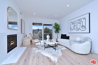 11640 Woodbridge St in Los Angeles, CA - Building Photo - Building Photo