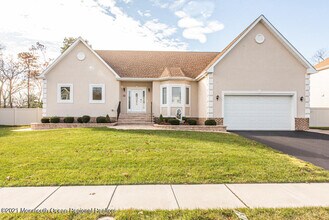 12 Cindy Ct in Howell, NJ - Building Photo - Building Photo