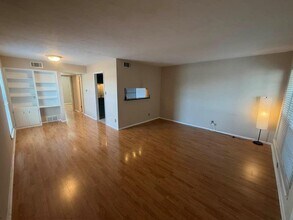 2425 Ashdale Dr in Austin, TX - Building Photo - Building Photo