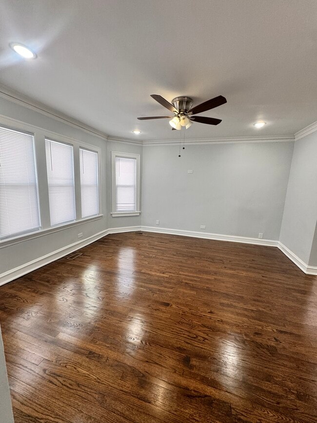 2950 N Lowell Ave in Chicago, IL - Foto de edificio - Building Photo