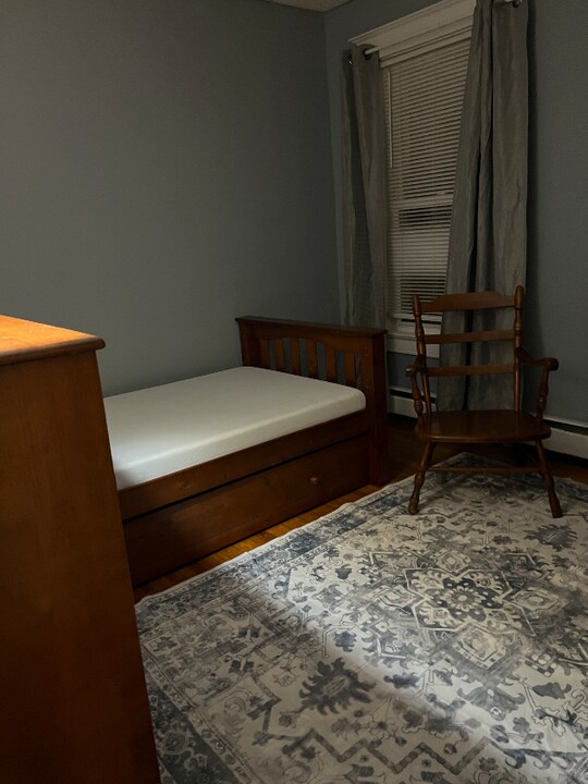 8 Davies Pl-Unit -Apt 2 Bedroom 2 in Poughkeepsie, NY - Building Photo