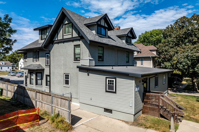 525 Welch Ave in Ames, IA - Foto de edificio - Building Photo